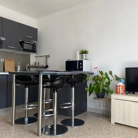 Les Lilas Apartment *